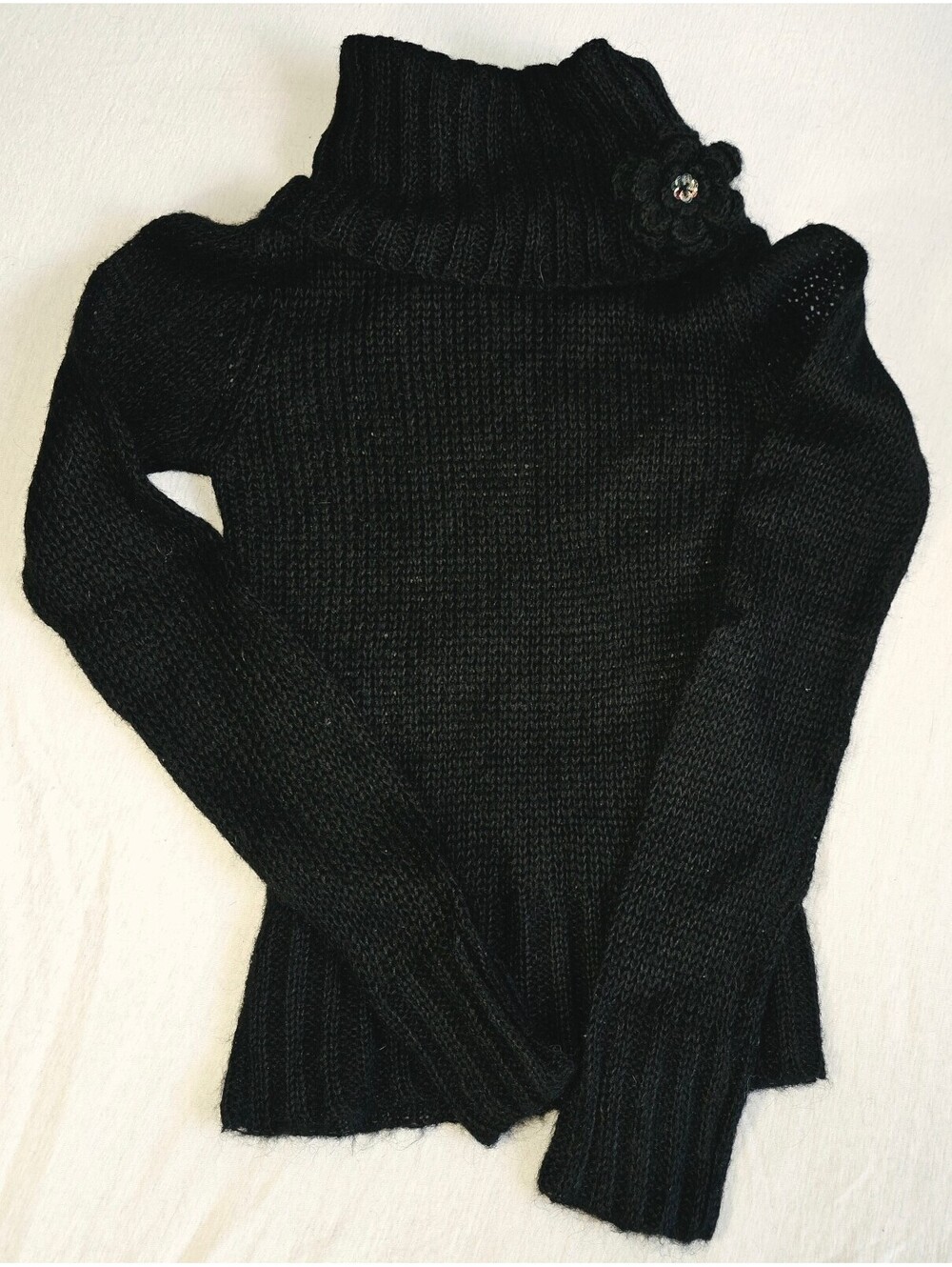 Vintage black sweater with Floral Accent size medium, NWT
